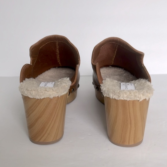 Chinese Laundry Platform Stud Clogs Brown Cognac Faux Sherpa Lining Size 8.5 NWT - Picture 6 of 6